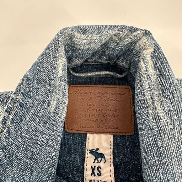 Vtg 90s Abercrombie & Fitch Light Wash Distressed Denim Trucker Vest XS - Picture 4 of 5